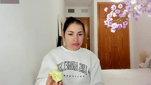 Snapshot of NiaStone chatting on 13, 3, 2025 NiaStone online show from 13, 3, 2025