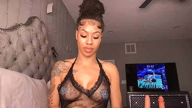 Snapshot of honeyybabyy112 chatting on 8, 11, 2025 honeyybabyy112 online show from 8, 11, 2025