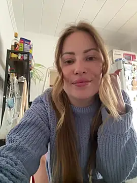 Snapshot of AlisaWhite chatting on 12, 4, 2026 AlisaWhite online show from 12, 4, 2026