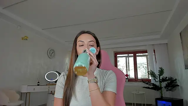 TiffanyHouston  online show from 14, 12, 2024