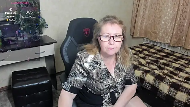 Snapshot of Frau_Marta chatting on 12, 1, 2025 Frau Marta online show from 12, 1, 2025