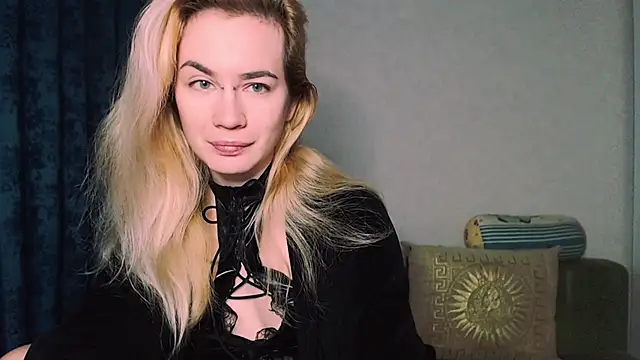 Snapshot of xxxcharismaaa chatting on 6, 12, 2024 xxxcharismaaa online show from 6, 12, 2024