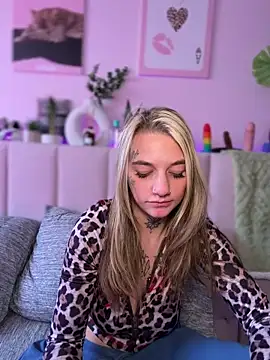 chloetease online show from 19, 4, 2026