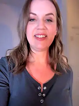 Snapshot of MaiseKnox chatting on 11, 9, 2025 MaiseKnox online show from 11, 9, 2025