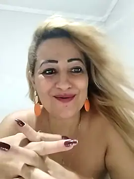 Snapshot of vivifernades chatting on 18, 12, 2024 vivifernades online show from 18, 12, 2024