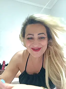 Snapshot of vivifernades chatting on 5, 3, 2025 vivifernades online show from 5, 3, 2025