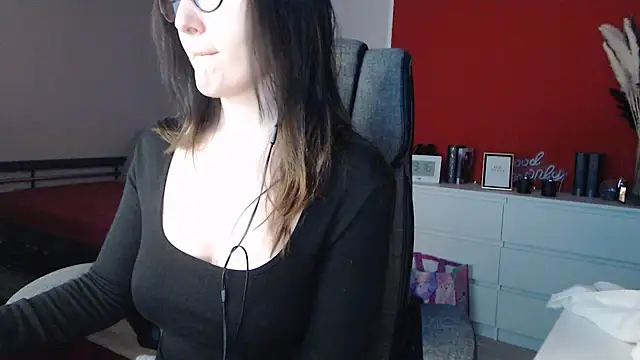 Alina Lamour online show from 7, 3, 2026