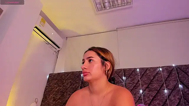 Snapshot of Vivi_prinncess chatting on 8, 2, 2025 Vivi prinncess online show from 8, 2, 2025