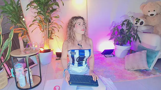 Snapshot of erotik_lady chatting on 7, 6, 2026 erotik lady online show from 7, 6, 2026