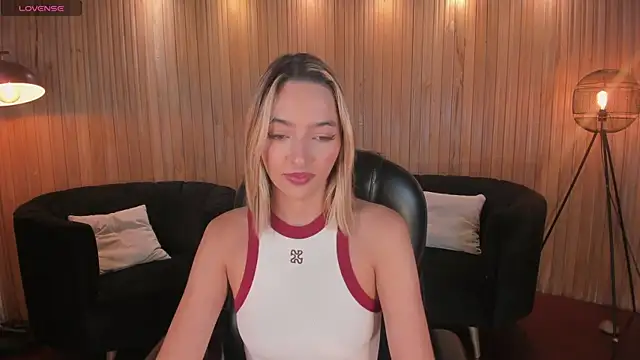 Snapshot of MelissaMoore_ chatting on 27, 6, 2026 MelissaMoore online show from 27, 6, 2026