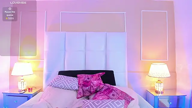 Zoe Evans  online show from 30, 9, 2025