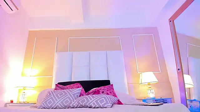 Zoe Evans  online show from 23, 10, 2025