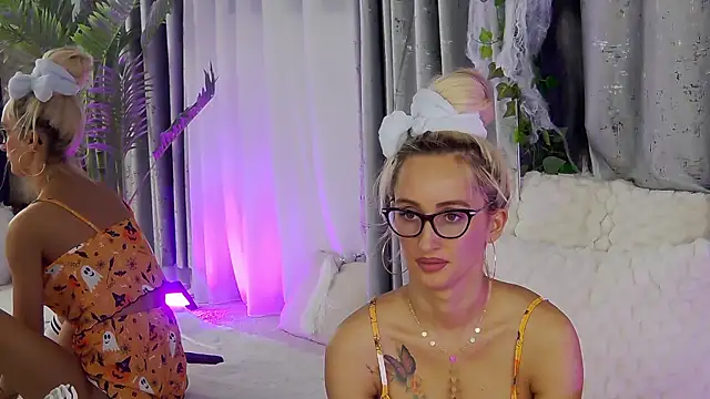 Snapshot of IsabelleEthan chatting on 31, 10, 2025 IsabelleEthan online show from 31, 10, 2025