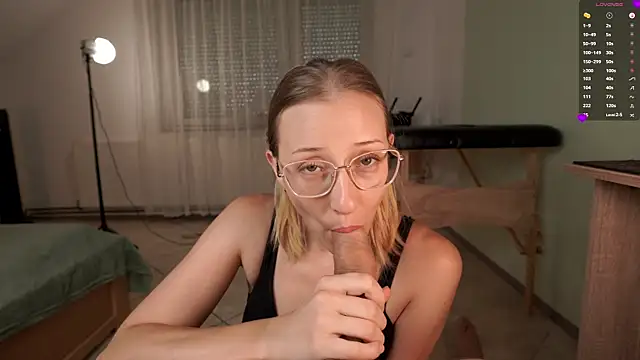 foxeslovefoxes online show from 29, 6, 2026