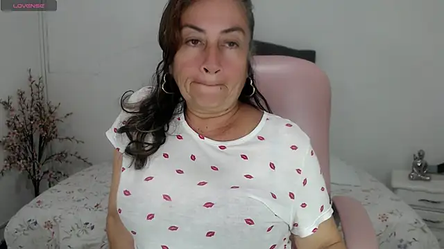 Snapshot of stepmother_105 chatting on 8, 11, 2025 stepmother 105 online show from 8, 11, 2025