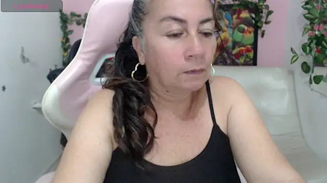 Snapshot of stepmother_105 chatting on 25, 11, 2025 stepmother 105 online show from 25, 11, 2025