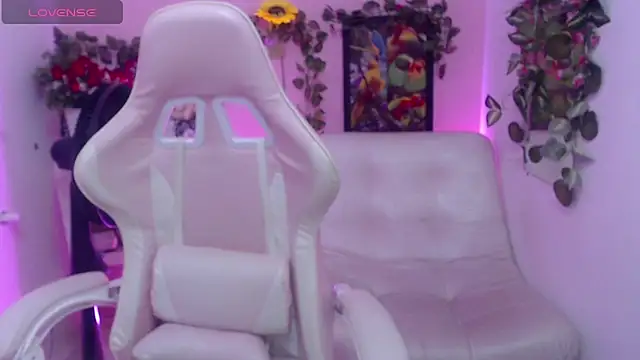 Snapshot of stepmother_105 chatting on 16, 12, 2025 stepmother 105 online show from 16, 12, 2025