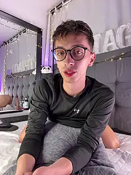 Snapshot of Thiago_jones chatting on 12, 3, 2025 Thiago jones online show from 12, 3, 2025