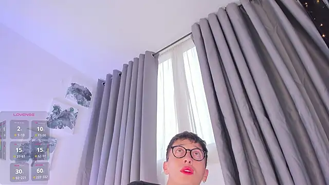 Snapshot of Thiago_jones chatting on 17, 9, 2025 Thiago jones online show from 17, 9, 2025