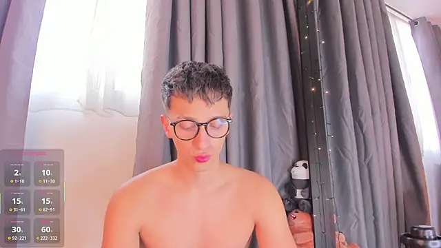 Snapshot of Thiago_jones chatting on 10, 10, 2025 Thiago jones online show from 10, 10, 2025