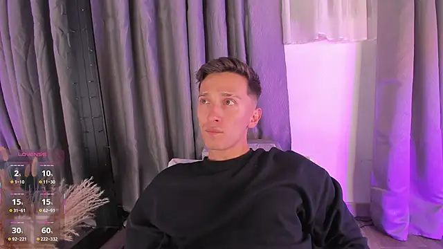 Snapshot of Thiago_jones chatting on 24, 10, 2025 Thiago jones online show from 24, 10, 2025