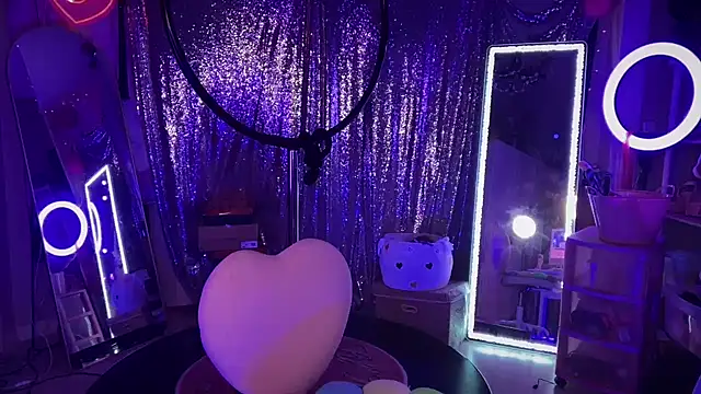 Snapshot of bimbotwerkqueen chatting on 20, 9, 2025 bimbotwerkqueen online show from 20, 9, 2025