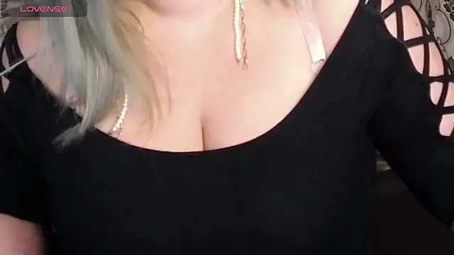 Snapshot of Nimphotease chatting on 2, 10, 2025 Nimphotease online show from 2, 10, 2025