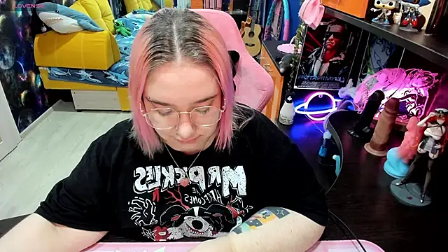 Snapshot of Softie_Sofy chatting on 19, 10, 2025 Softie Sofy online show from 19, 10, 2025