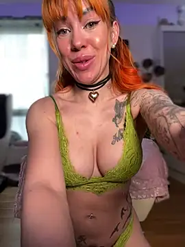 Snapshot of Pia_July_ chatting on 4, 1, 2025 Pia July  online show from 4, 1, 2025
