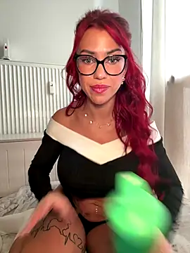 Pia July  online show from 16, 12, 2025