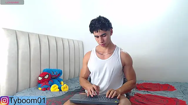 Snapshot of TYLER_BOOM chatting on 31, 12, 2024 TYLER BOOM online show from 31, 12, 2024
