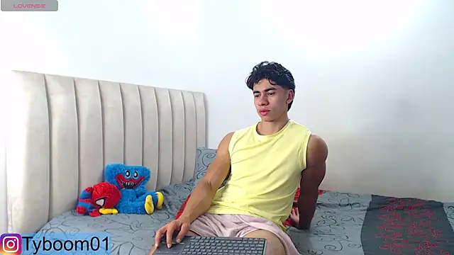 Snapshot of TYLER_BOOM chatting on 11, 3, 2025 TYLER BOOM online show from 11, 3, 2025