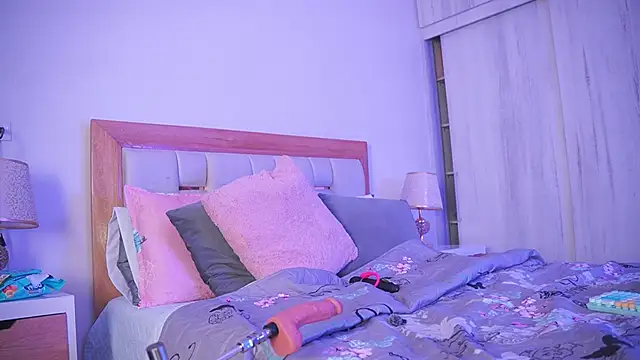 elena mature online show from 21, 9, 2025