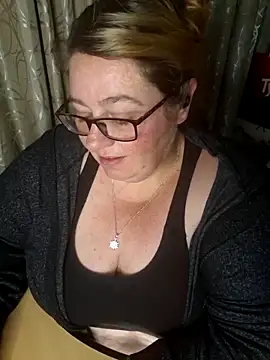 Snapshot of Iceprincess2bad4u chatting on 19, 10, 2025 Iceprincess2bad4u online show from 19, 10, 2025