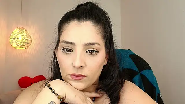 Snapshot of YummyAnna_ chatting on 14, 11, 2025 YummyAnna online show from 14, 11, 2025