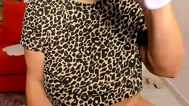 Snapshot of Milf-Ella chatting on 1, 10, 2025 Milf-Ella online show from 1, 10, 2025