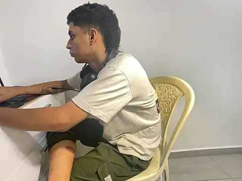Max TheHorseDick online show from 30, 4, 2026