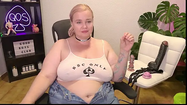 Snapshot of MargotGrey chatting on 17, 6, 2026 MargotGrey online show from 17, 6, 2026