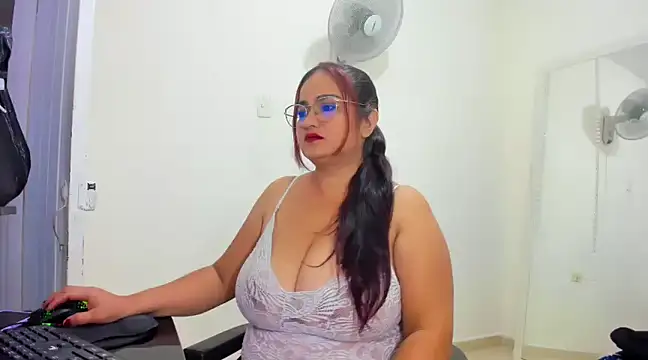 Snapshot of HUGEBOOBS_MILF chatting on 8, 2, 2025 HUGEBOOBS MILF online show from 8, 2, 2025
