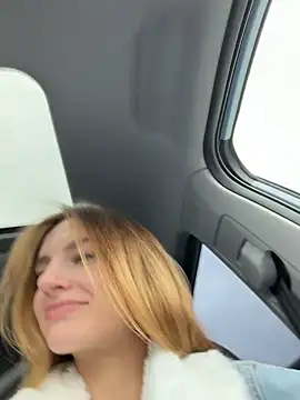 Snapshot of -AngelAri- chatting on 26, 10, 2025 -AngelAri- online show from 26, 10, 2025