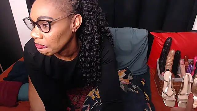 Snapshot of sexybootylicious chatting on 10, 9, 2025 sexybootylicious online show from 10, 9, 2025