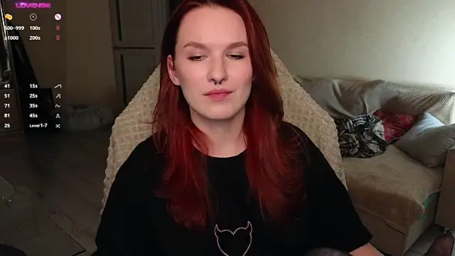 Snapshot of Val_lava chatting on 26, 10, 2025 Val lava online show from 26, 10, 2025