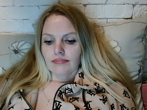 Snapshot of Angel_girllovemy chatting on 28, 11, 2025 Angel girllovemy online show from 28, 11, 2025