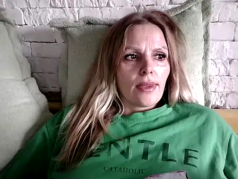 Snapshot of Angel_girllovemy chatting on 15, 1, 2026 Angel girllovemy online show from 15, 1, 2026