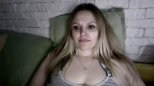 Snapshot of Angel_girllovemy chatting on 2, 2, 2026 Angel girllovemy online show from 2, 2, 2026