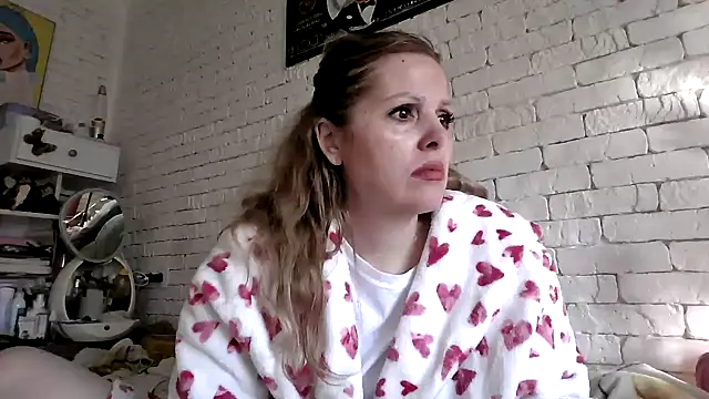 Snapshot of Angel_girllovemy chatting on 9, 2, 2026 Angel girllovemy online show from 9, 2, 2026