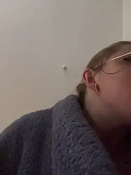 Snapshot of Demure_Whore chatting on 27, 10, 2025 Demure Whore online show from 27, 10, 2025