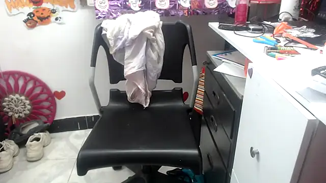 karlythothxh online show from 27, 9, 2025