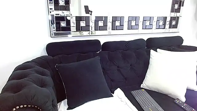 NatyTaylor online show from 14, 11, 2025