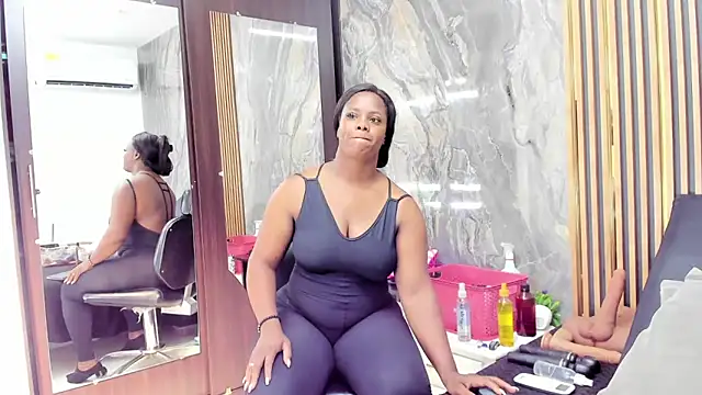 LauraSaenz01 online show from 14, 1, 2025
